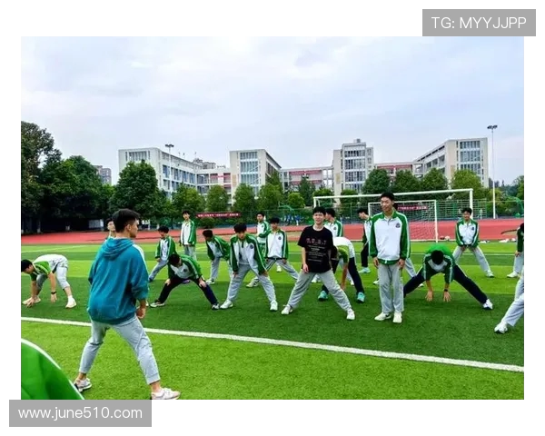 足球训练中的个体技术提升与团队协作优化